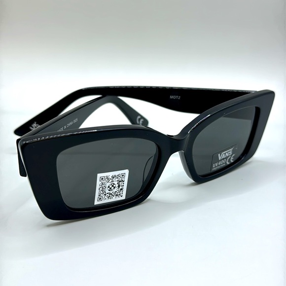 Vans Black Motz Sunglasses - Picture 4 of 4